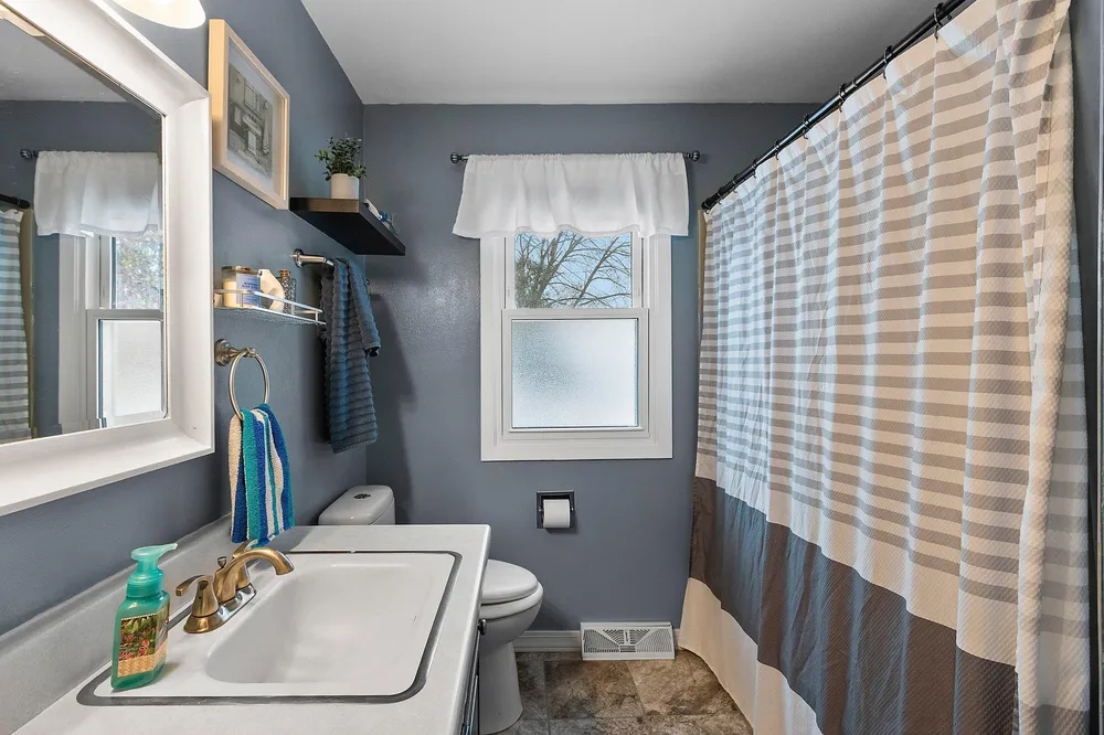 335 Conover Dr, Green Bay, WI 54303