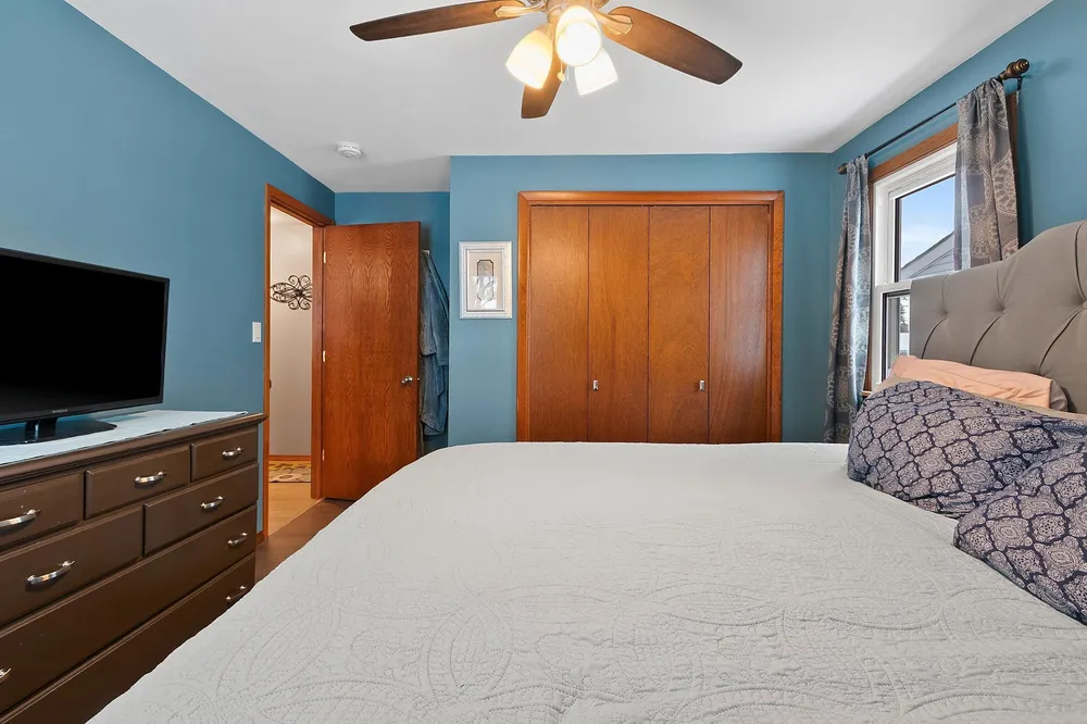 335 Conover Dr, Green Bay, WI 54303