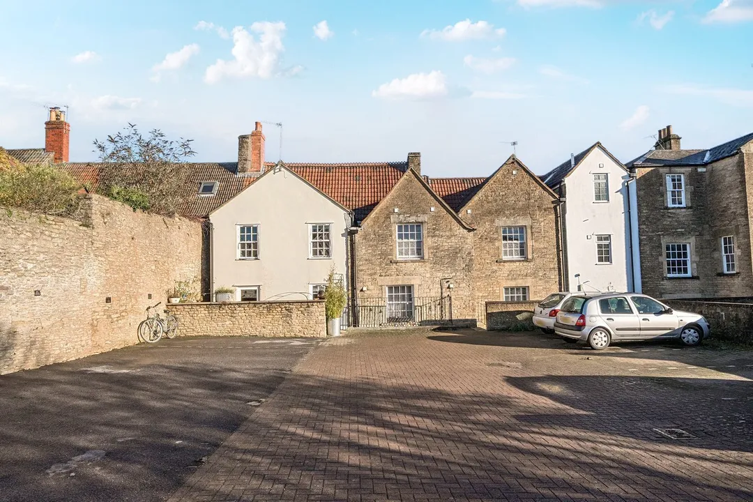 https://mr0.homeflow-assets.co.uk/files/photo/image/46276/7843/_x_/53248416.jpg