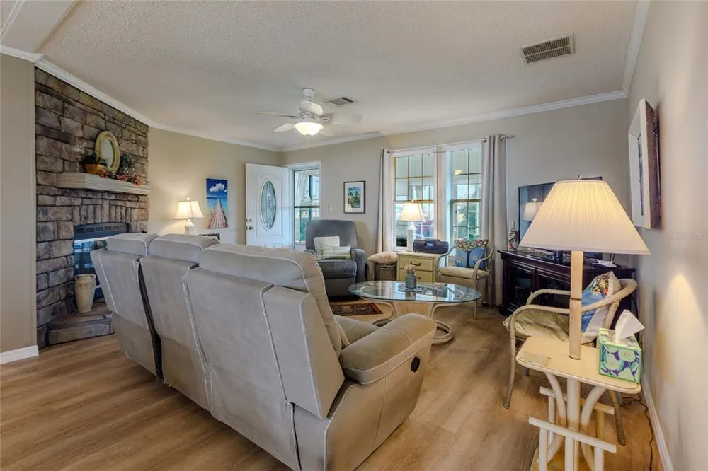 2100 Kings Hwy, Port Charlotte, FL 33980