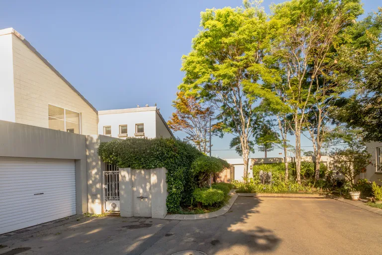 South Africa, Gauteng, Ferndale, Main Avenue, 220