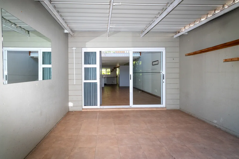South Africa, Gauteng, Ferndale, Main Avenue, 220