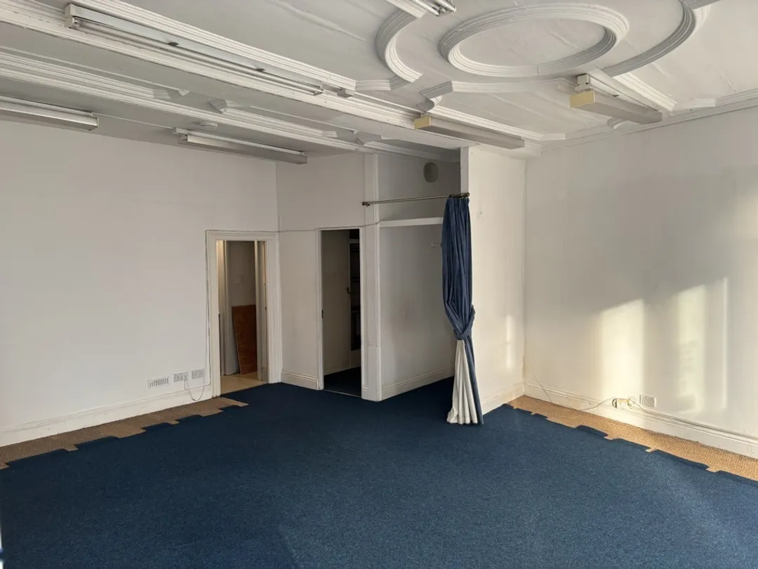 https://mr0.homeflow-assets.co.uk/files/photo/image/46307/4077/_x_/7848215c-ce3d-44a5-83ee-ce34a2cf0a58_web.jpg
