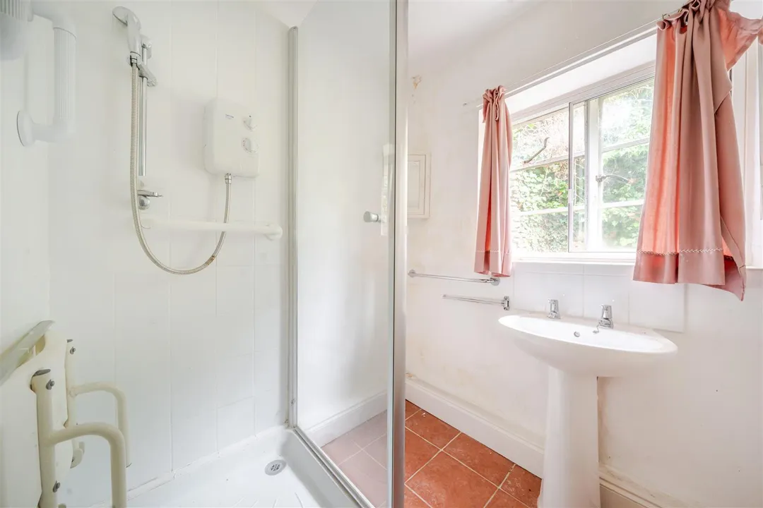 https://mr0.homeflow-assets.co.uk/files/photo/image/46308/8453/_x_/rZz5qs8kZUC0C3yNFrSvFQ.jpg