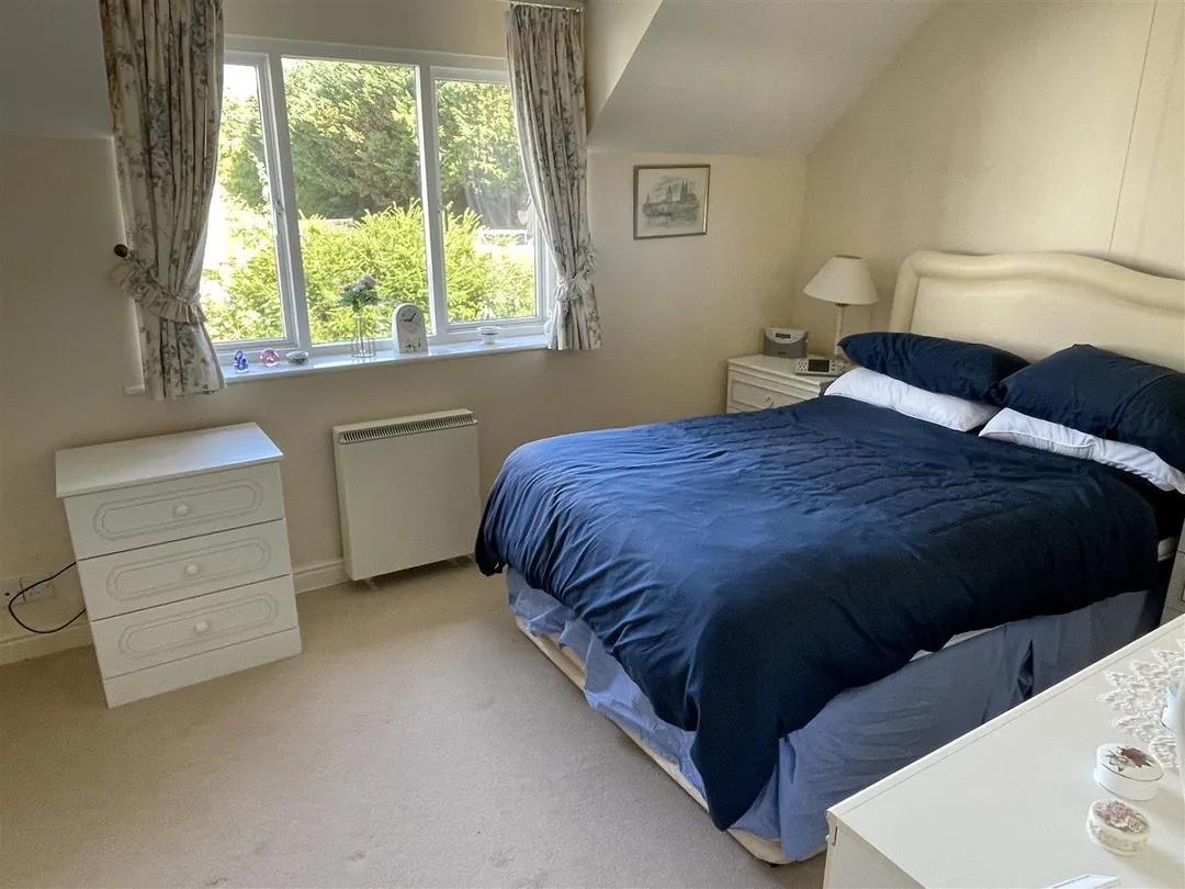 https://mr0.homeflow-assets.co.uk/files/photo/image/46308/8689/_x_/LyTFWUCQE0ifrPJMjYER9w.jpg