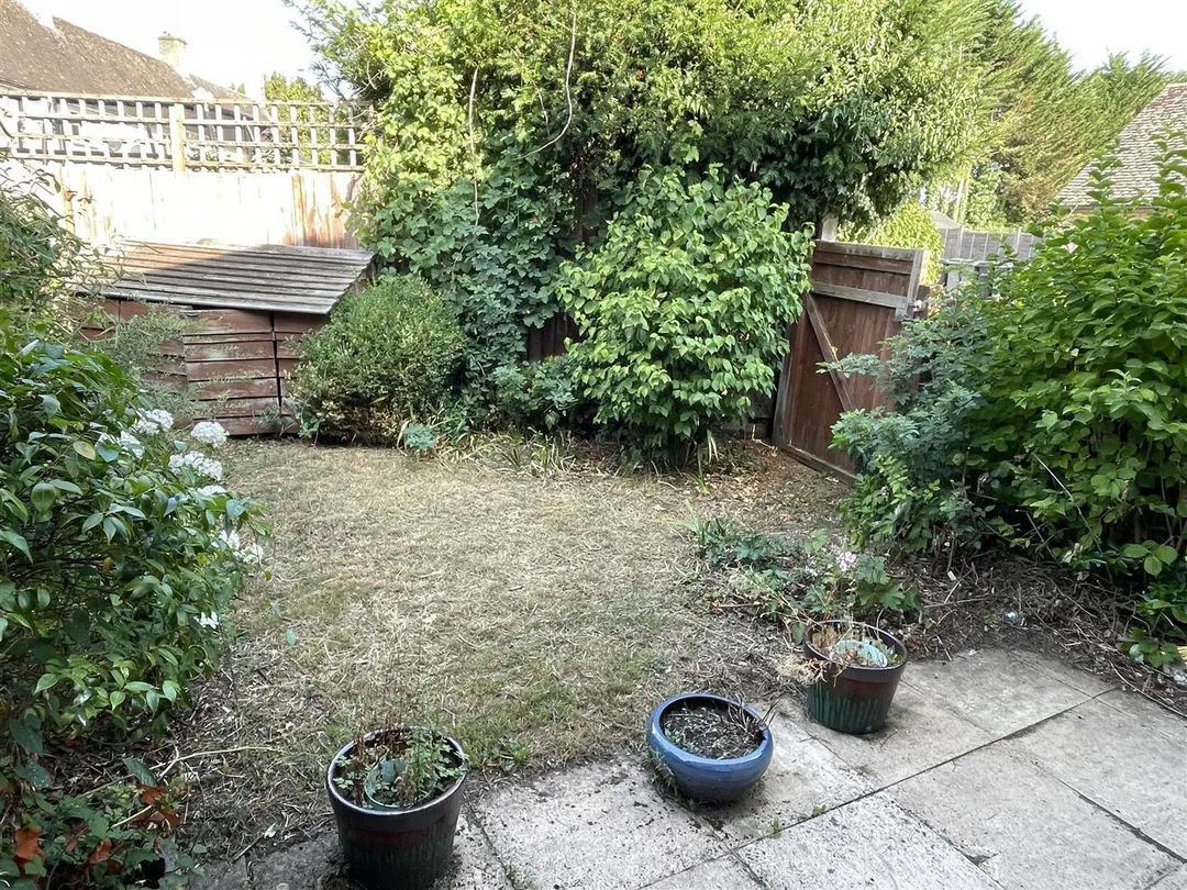 https://mr0.homeflow-assets.co.uk/files/photo/image/46308/8693/_x_/3_R155-46Euit97Le_LYGQ.jpg