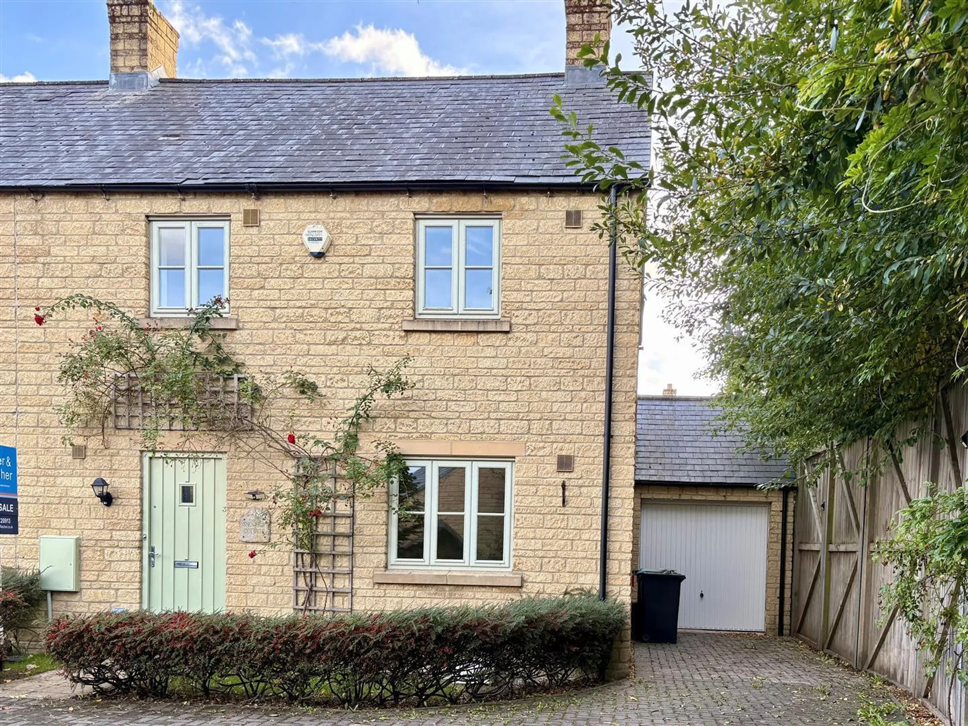 Property photo top 0