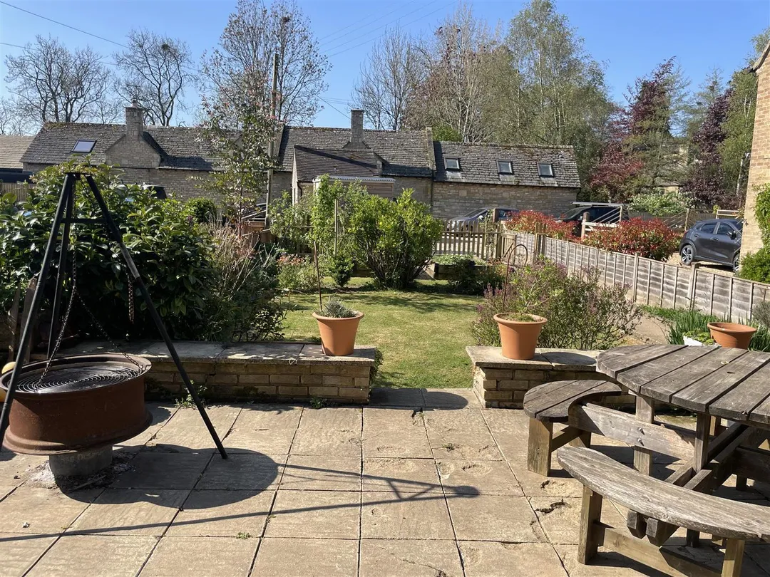 https://mr0.homeflow-assets.co.uk/files/photo/image/46308/8936/_x_/4_HYjMxaGU2sA1SPQqgLnQ.jpg