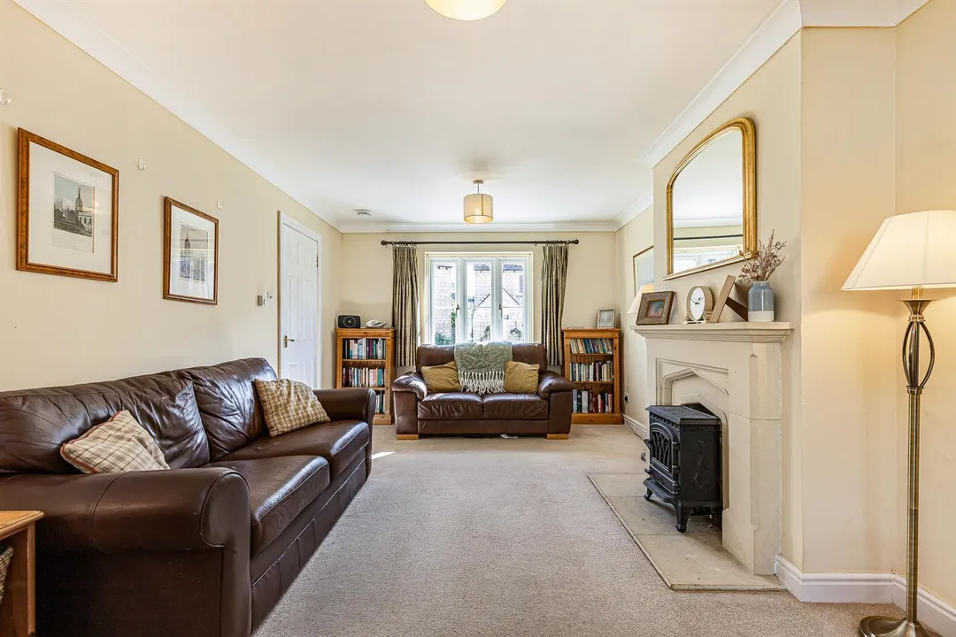 https://mr0.homeflow-assets.co.uk/files/photo/image/46308/9778/_x_/ukK0th4MqkKCK9EwLCGPRw.jpg