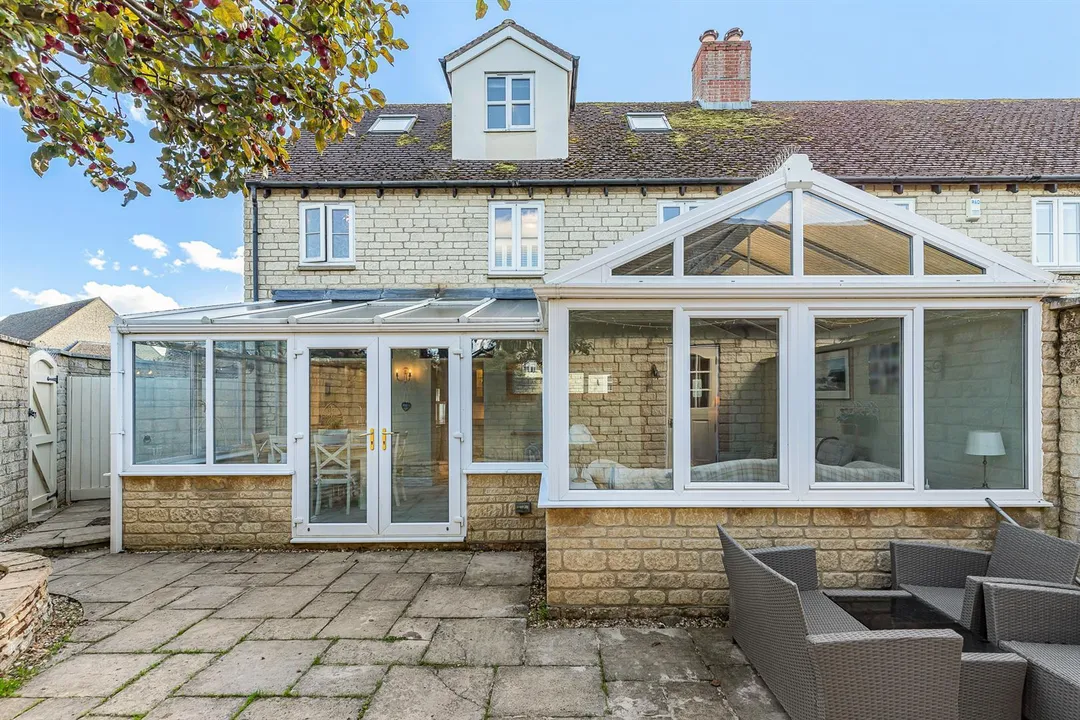 https://mr0.homeflow-assets.co.uk/files/photo/image/46308/9793/_x_/MFk6dXuSxk2avUNuDpK27w.jpg