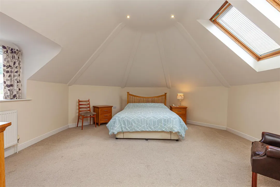 https://mr0.homeflow-assets.co.uk/files/photo/image/46309/0073/_x_/K2Ae_YUJpEqUVlJH13kXFQ.jpg
