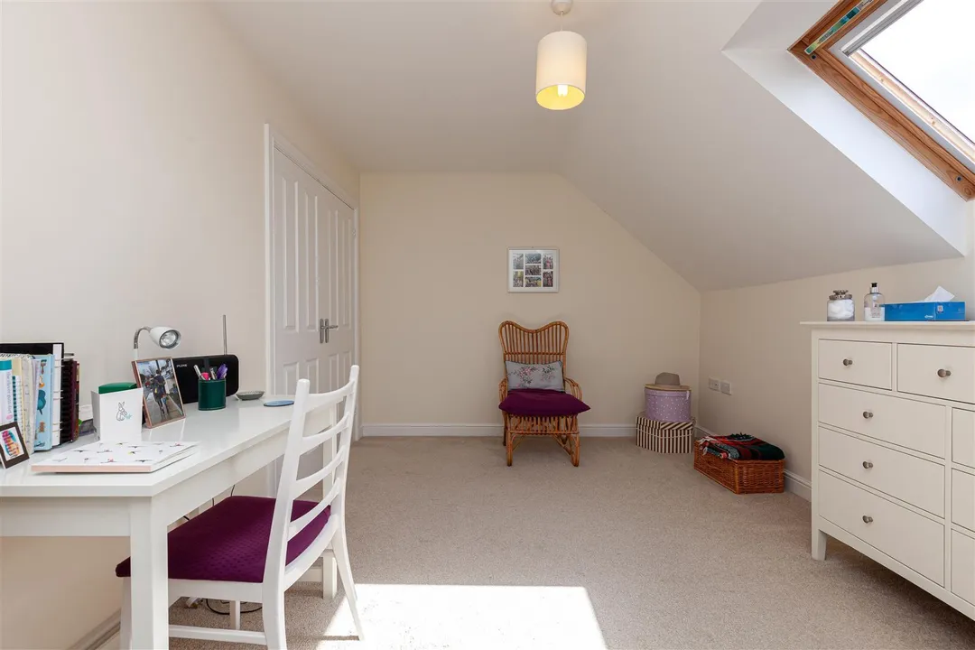 https://mr0.homeflow-assets.co.uk/files/photo/image/46309/0078/_x_/KhzhhCGwJkeKPAKRZPN3Wg.jpg