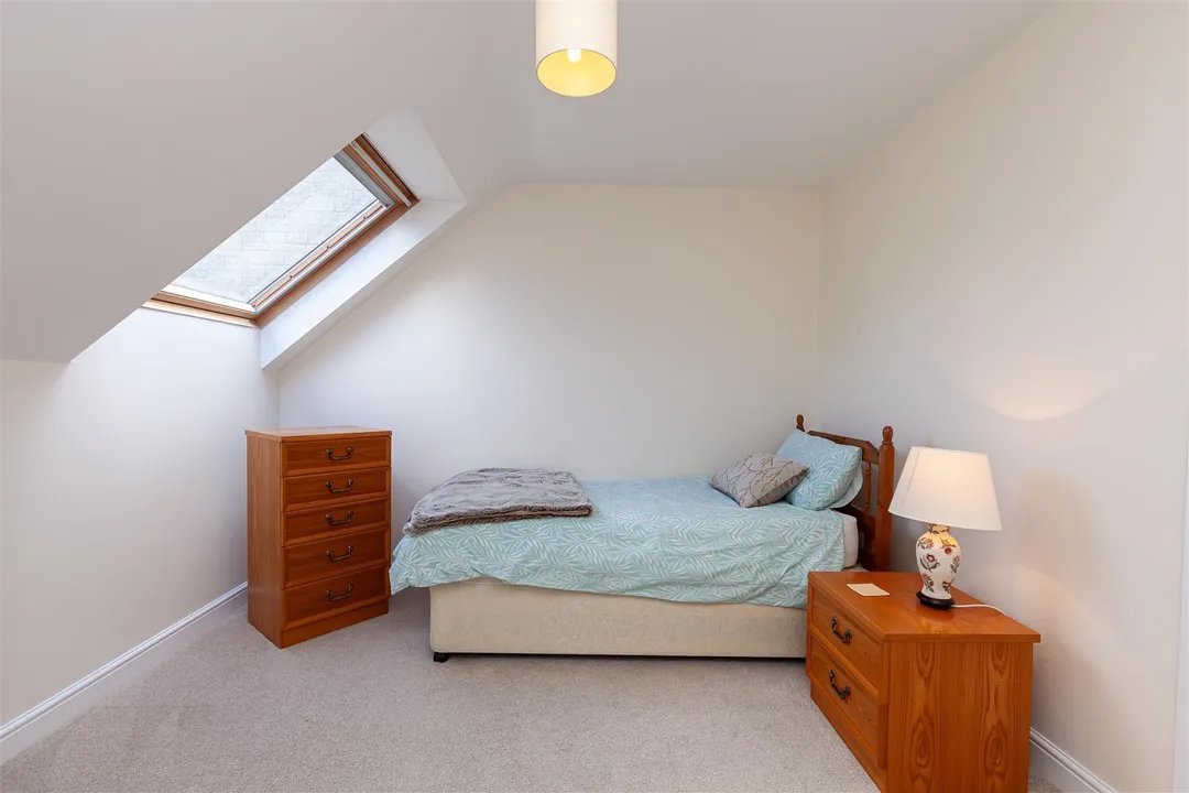 https://mr0.homeflow-assets.co.uk/files/photo/image/46309/0080/_x_/JJM7r8OOb0-wj1OaoU1WMQ.jpg