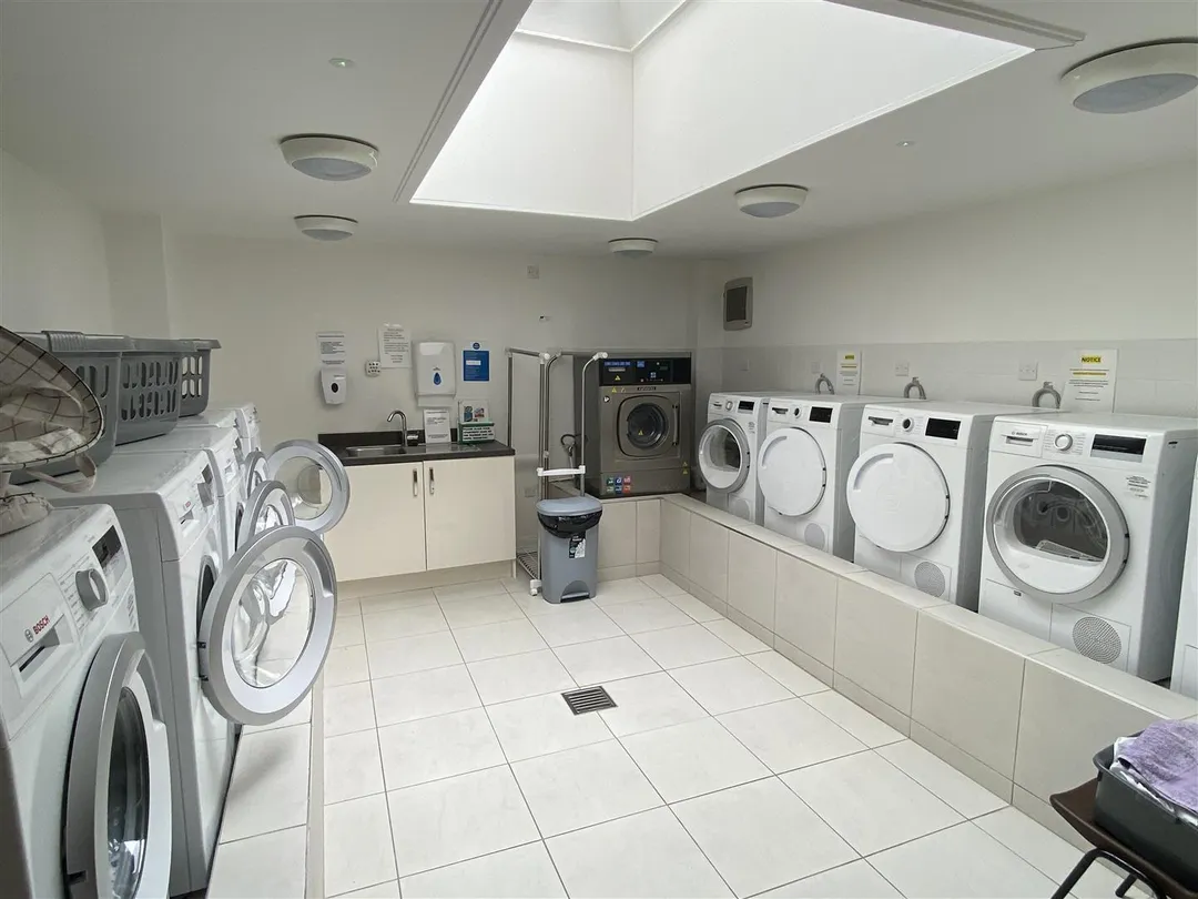 https://mr0.homeflow-assets.co.uk/files/photo/image/46309/0133/_x_/q_Lo7xCJFEyVi4cJNCZrvg.jpg