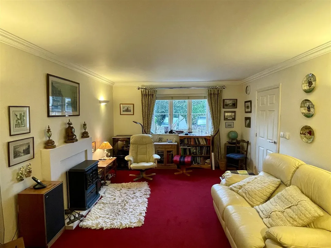 https://mr0.homeflow-assets.co.uk/files/photo/image/46309/0197/_x_/M9UVkRm4e0CDKaSZzVziAw.jpg