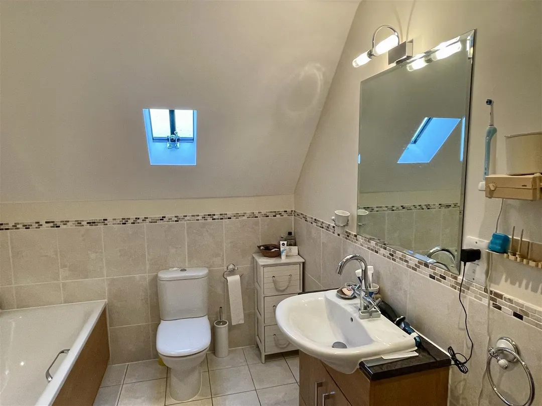 https://mr0.homeflow-assets.co.uk/files/photo/image/46309/0199/_x_/IUgvN9GK6UKxurb8Z-7-Sw.jpg