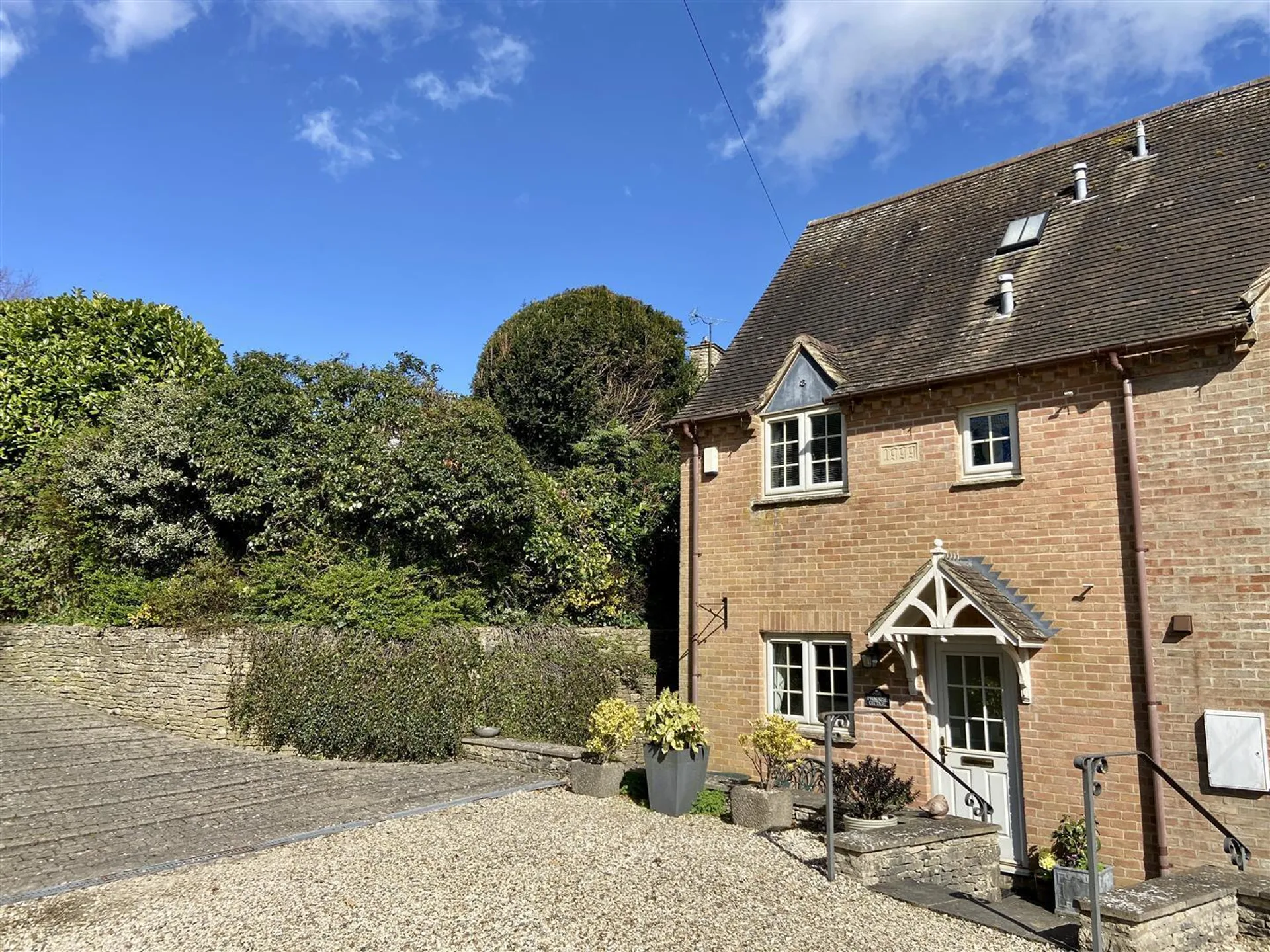 Property photo top 0