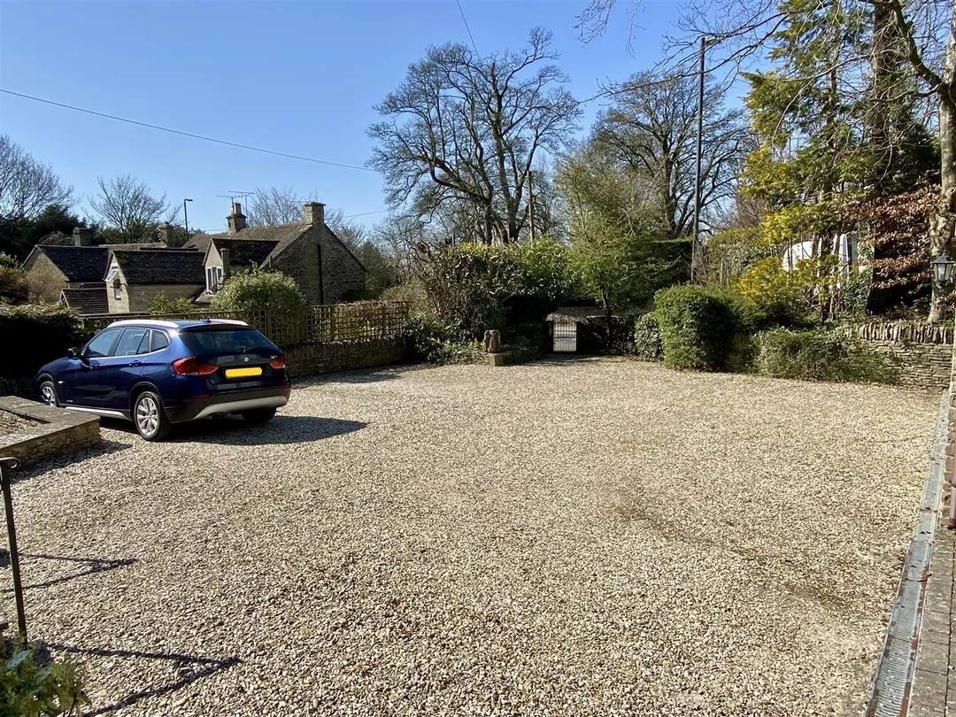 https://mr0.homeflow-assets.co.uk/files/photo/image/46309/0247/_x_/H23d8t7ewUucA8WbQKm0gw.jpg