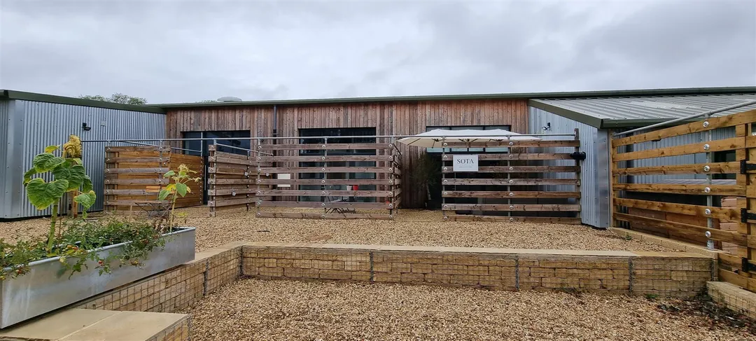 https://mr0.homeflow-assets.co.uk/files/photo/image/46309/0349/_x_/ALJfVee_bkiO91au3VMjFQ.jpg