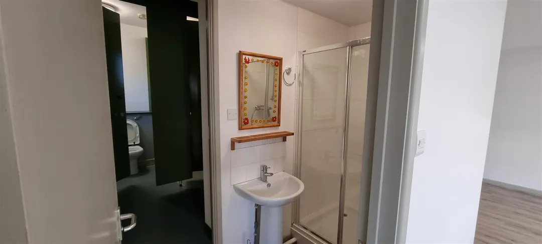 https://mr0.homeflow-assets.co.uk/files/photo/image/46309/0354/_x_/0B3RM_-FR0SH70cC3YxgVQ.jpg