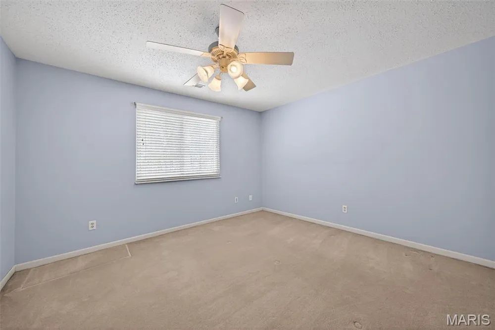 617 Lakeview Rd, Lake St Louis, MO 63367