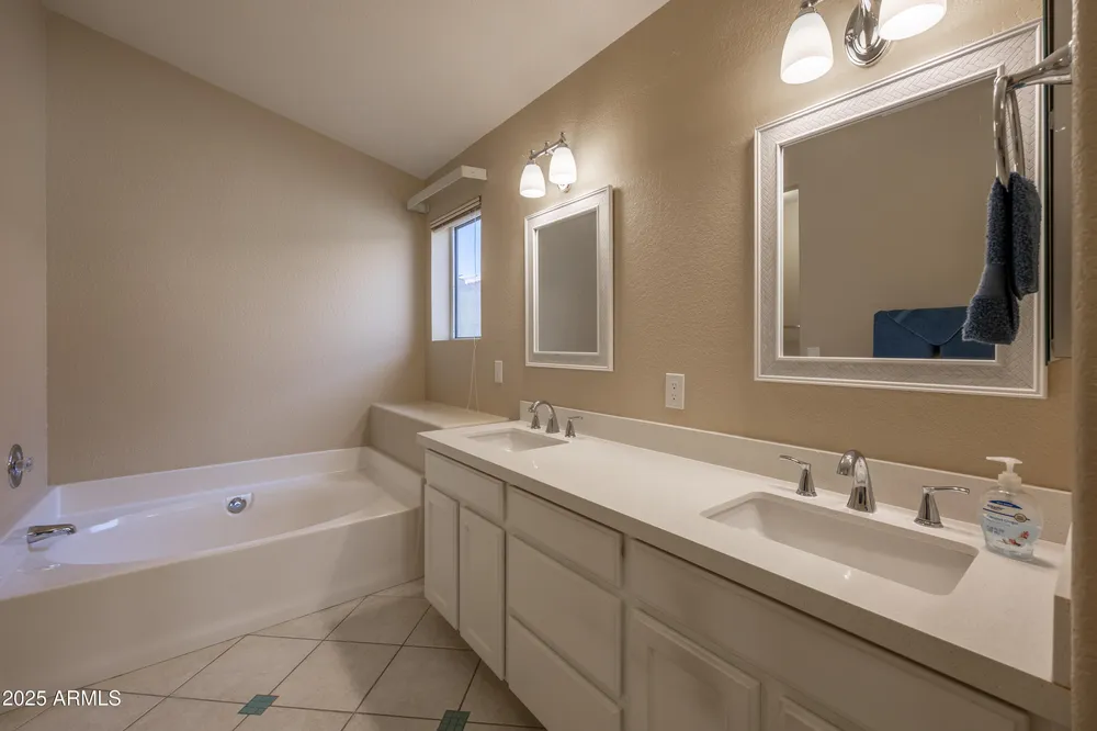 10622 W Mohawk Ln, Peoria, AZ 85382