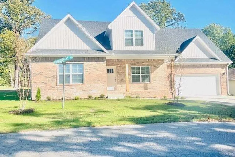 1 Kirkcudbright Dr, Bella Vista, AR 72715