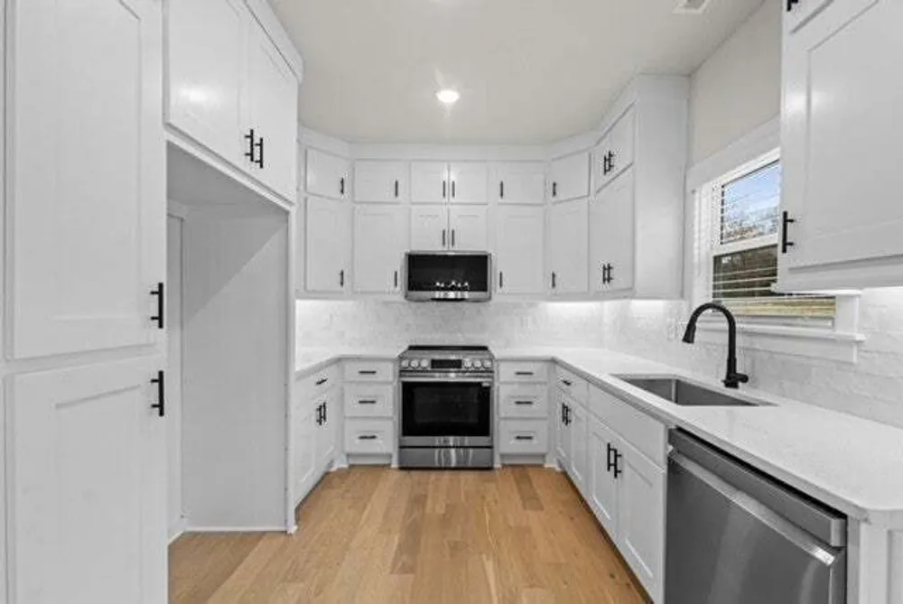 1 Kirkcudbright Dr, Bella Vista, AR 72715