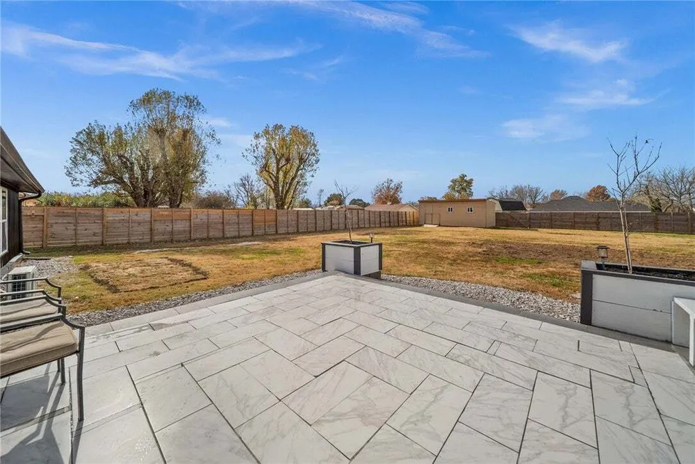 1822 Daisy Circle, Lowell, AR 72745