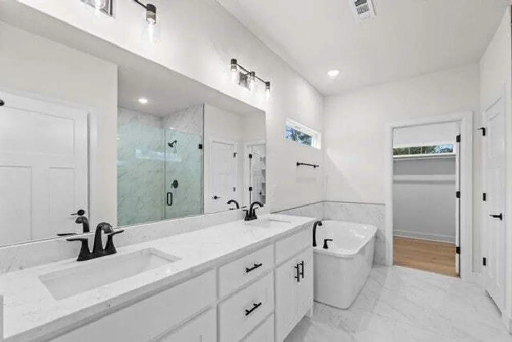 1 Kirkcudbright Dr, Bella Vista, AR 72715