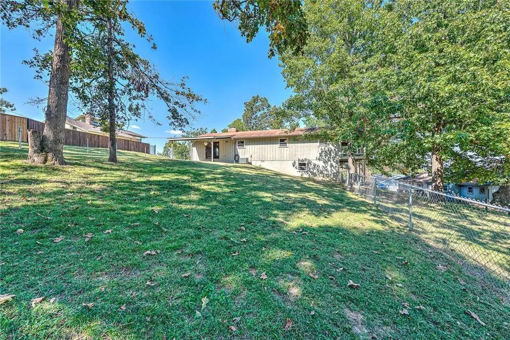 14435 Grace Ln, Rogers, AR 72756