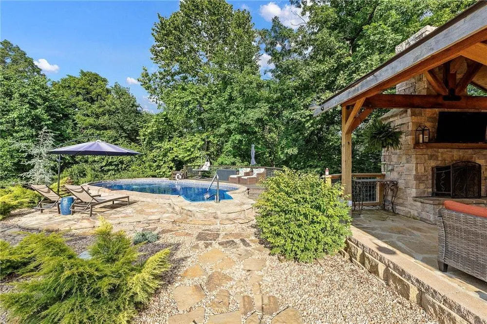 6 Leawood Pl, Bella Vista, AR 72715