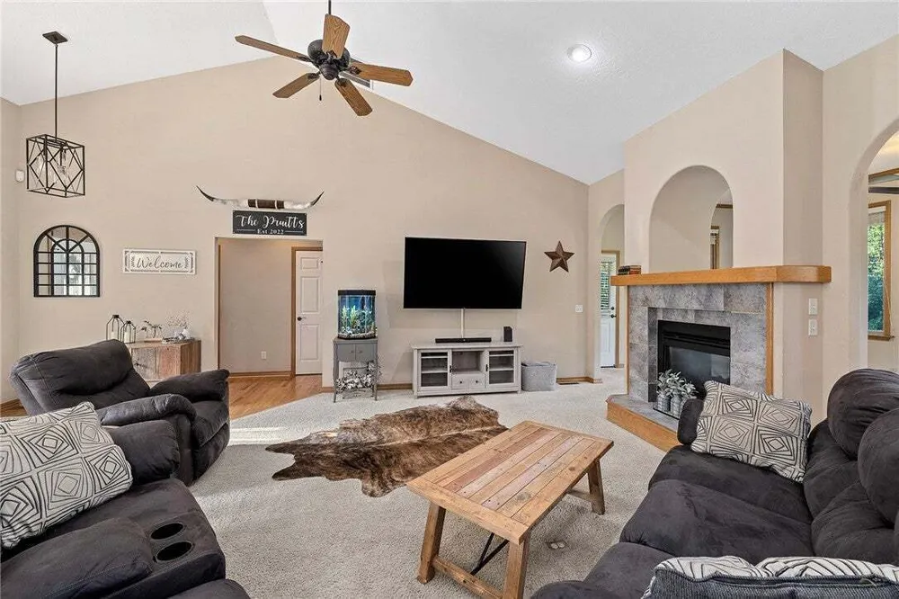 6 Leawood Pl, Bella Vista, AR 72715