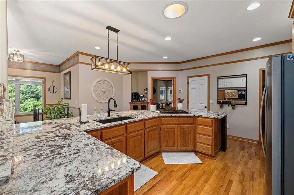 6 Leawood Pl, Bella Vista, AR 72715
