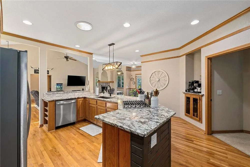 6 Leawood Pl, Bella Vista, AR 72715