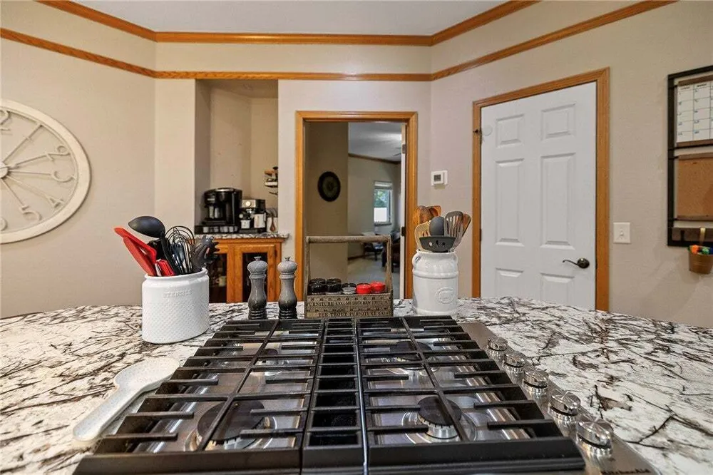 6 Leawood Pl, Bella Vista, AR 72715