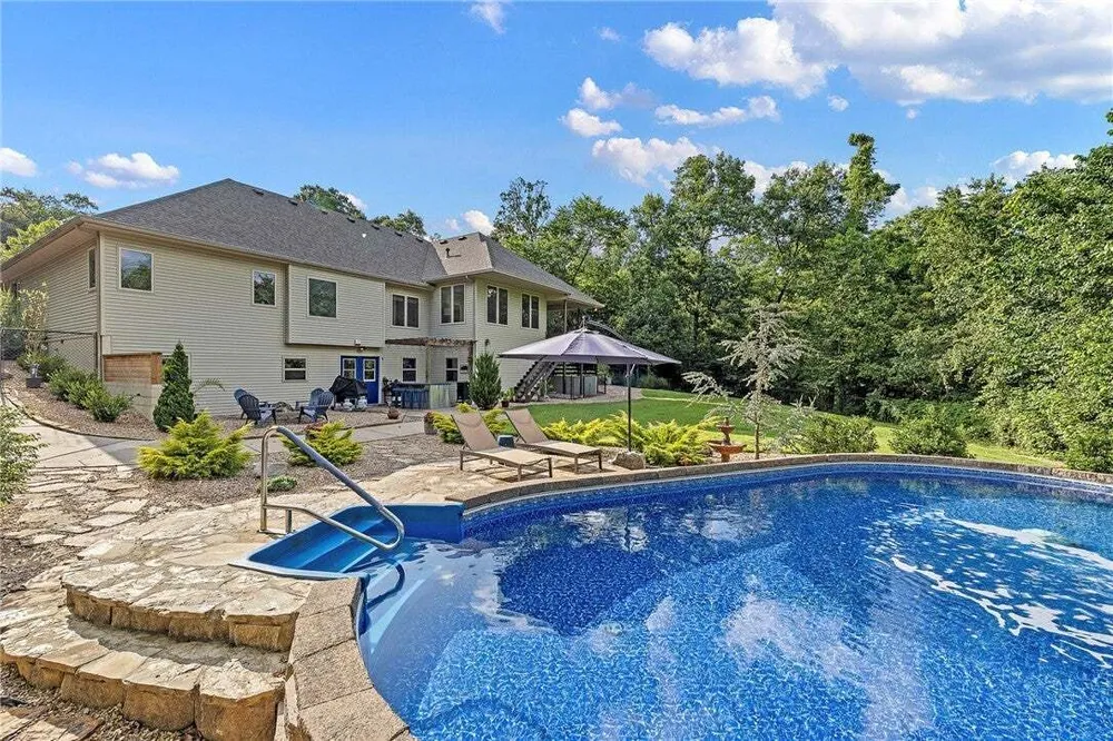 6 Leawood Pl, Bella Vista, AR 72715