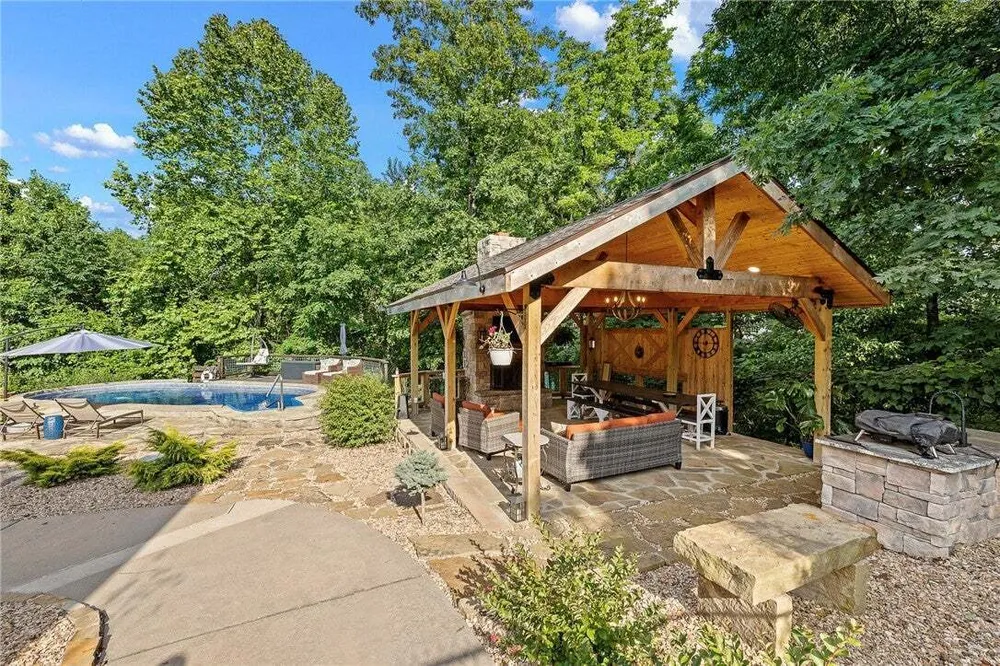 6 Leawood Pl, Bella Vista, AR 72715