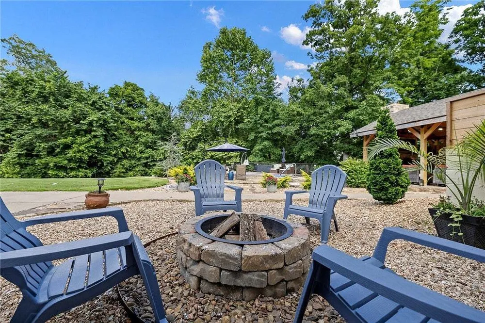 6 Leawood Pl, Bella Vista, AR 72715