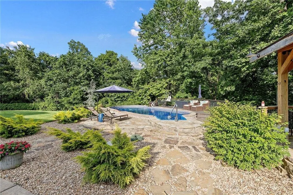 6 Leawood Pl, Bella Vista, AR 72715