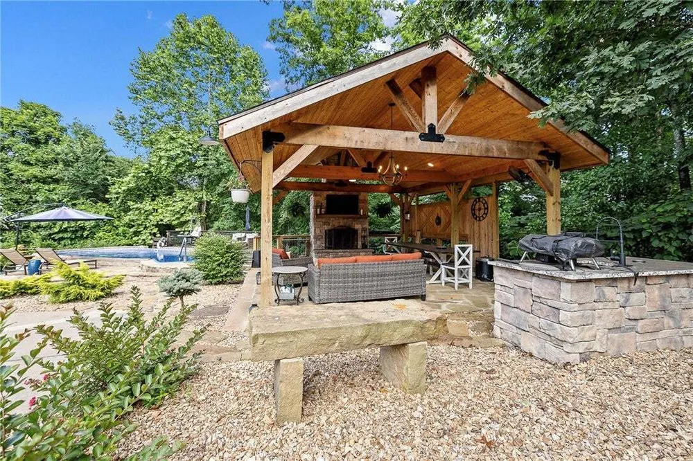 6 Leawood Pl, Bella Vista, AR 72715