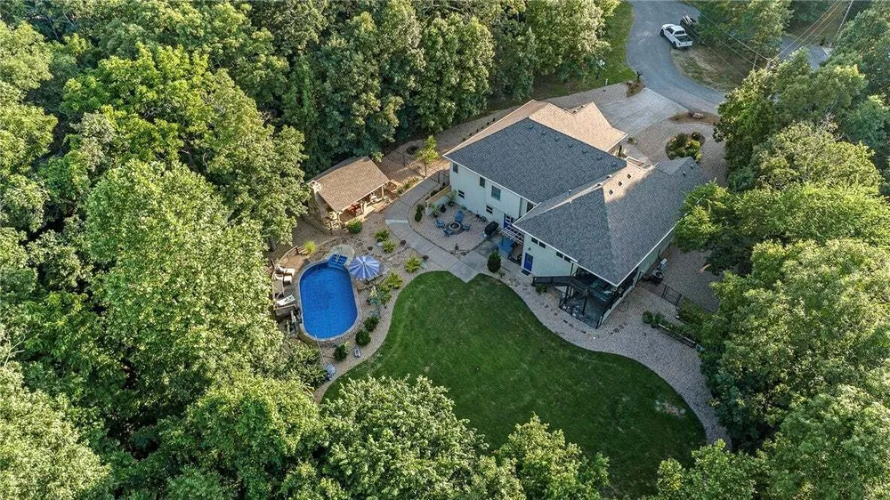 6 Leawood Pl, Bella Vista, AR 72715