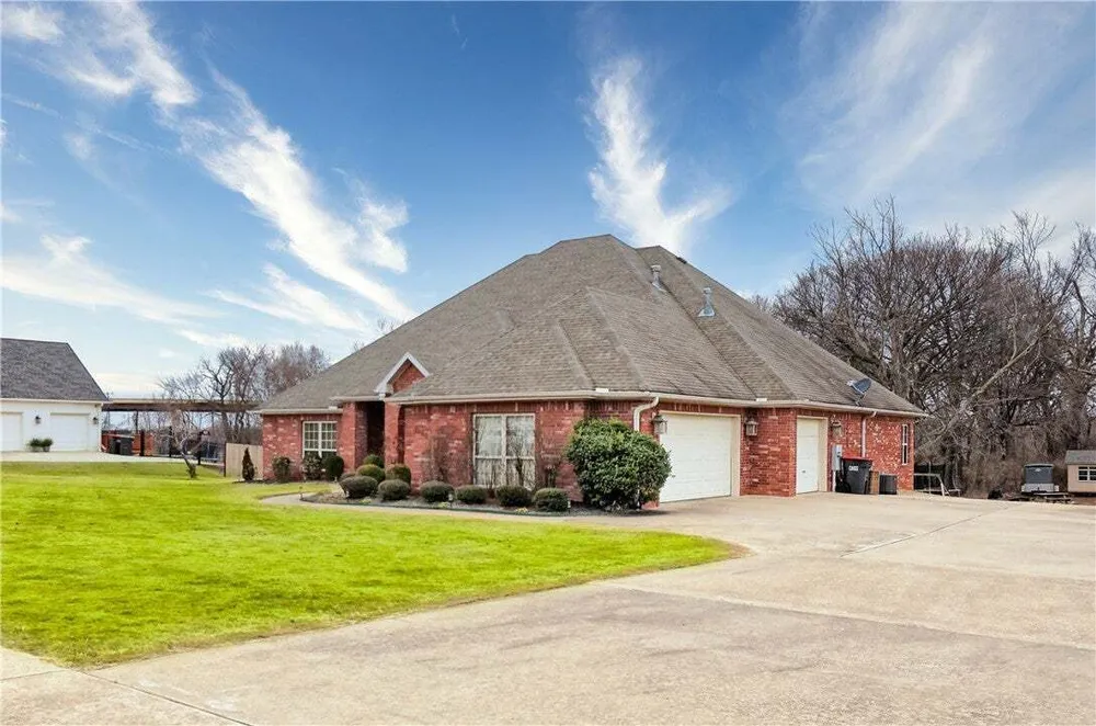 2680 Charismatic Ave, Springdale, AR 72762