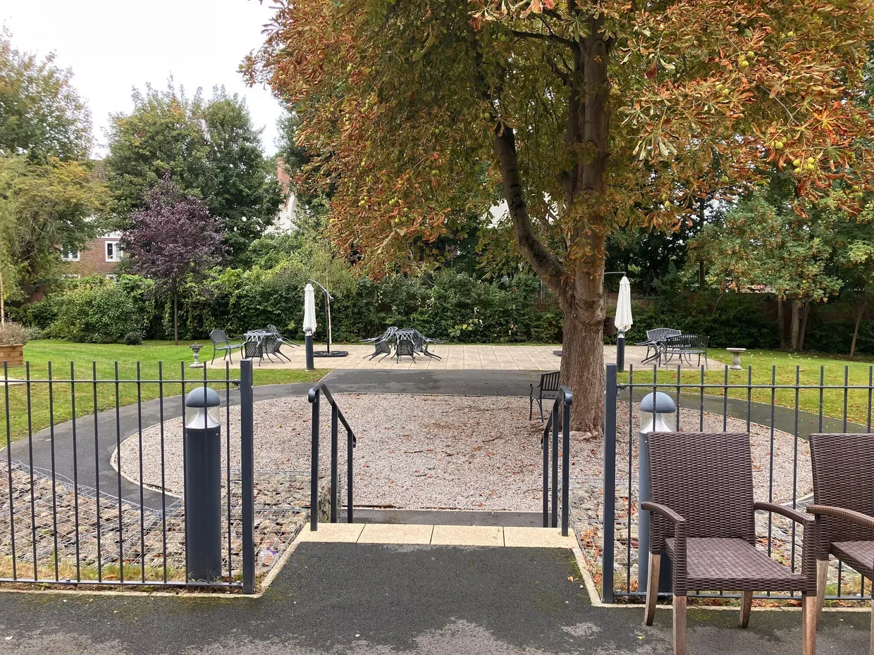 Old Schools Lane, Epsom, KT17 photo 28