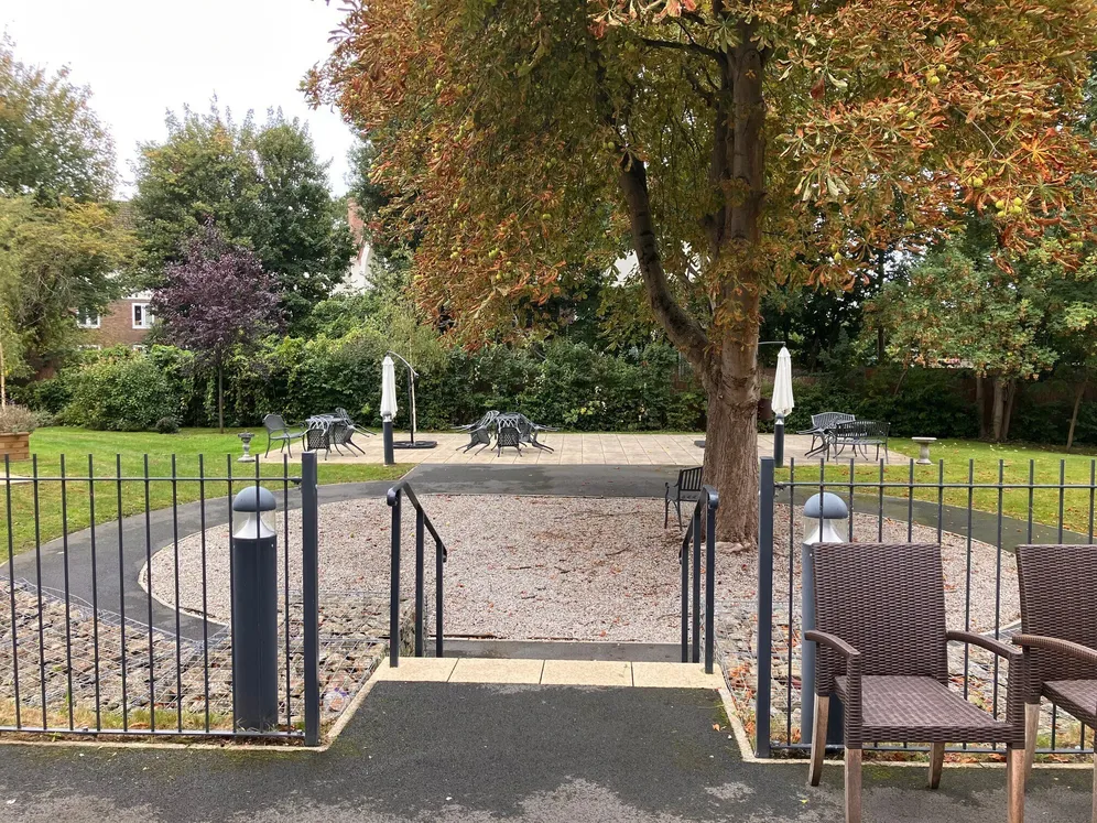 Old Schools Lane, Epsom, KT17 photo 28
