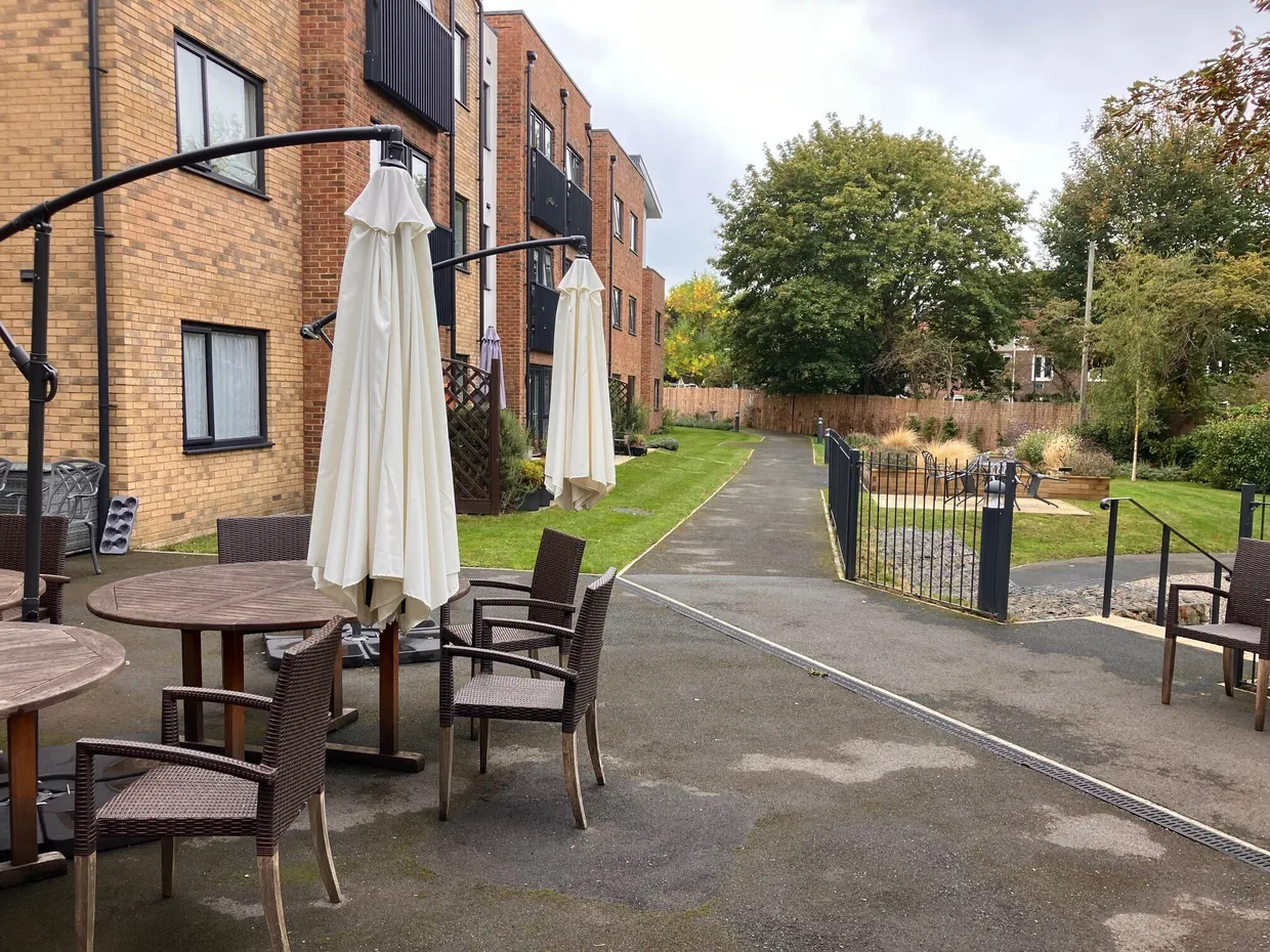 Old Schools Lane, Epsom, KT17 photo 30