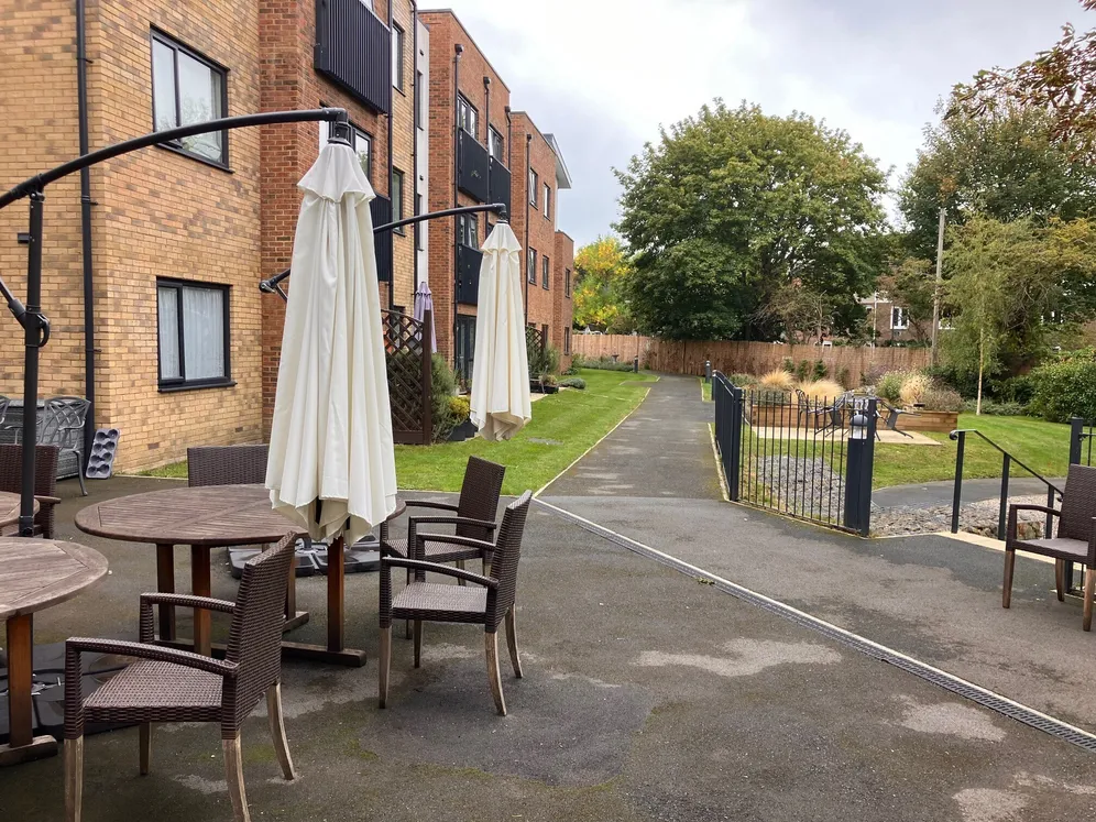 Old Schools Lane, Epsom, KT17 photo 30