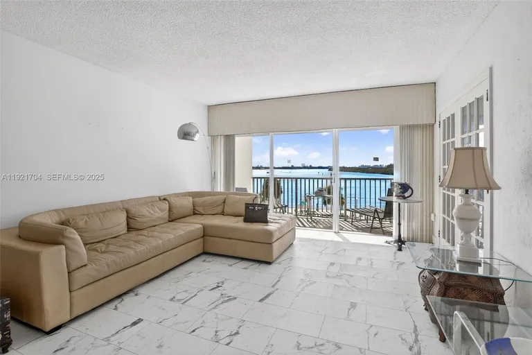 300 Bayview Dr, Sunny Isles Beach, FL 33160
