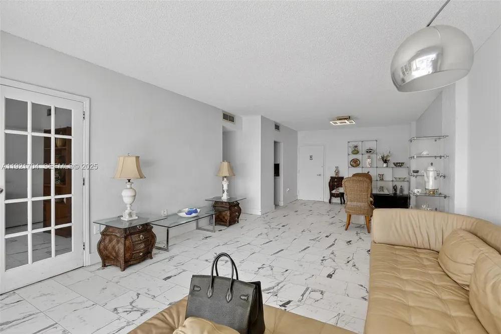 300 Bayview Dr, Sunny Isles Beach, FL 33160