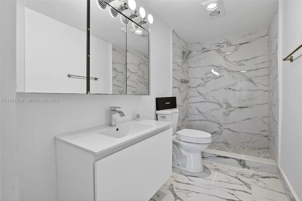 300 Bayview Dr, Sunny Isles Beach, FL 33160